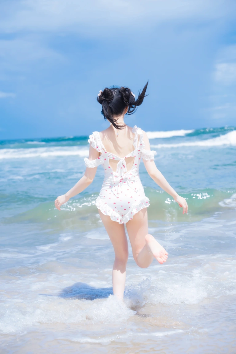 桜桃喵《雪顶冰淇淋》主题写真：17张全套美图