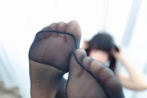神楽坂真冬《第四季 序号41：《裤袜小恶魔》》主题写真：75张全套美图
