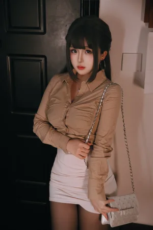 日奈娇(椎名莜)《醉酒同事》主题写真：243张全套美图，含8个视频