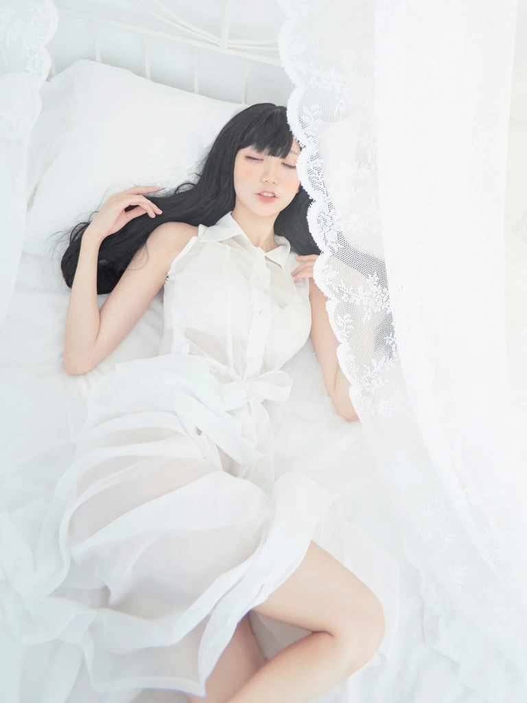 周叽是可爱兔兔《恶魔姐姐》主题写真：10张全套美图