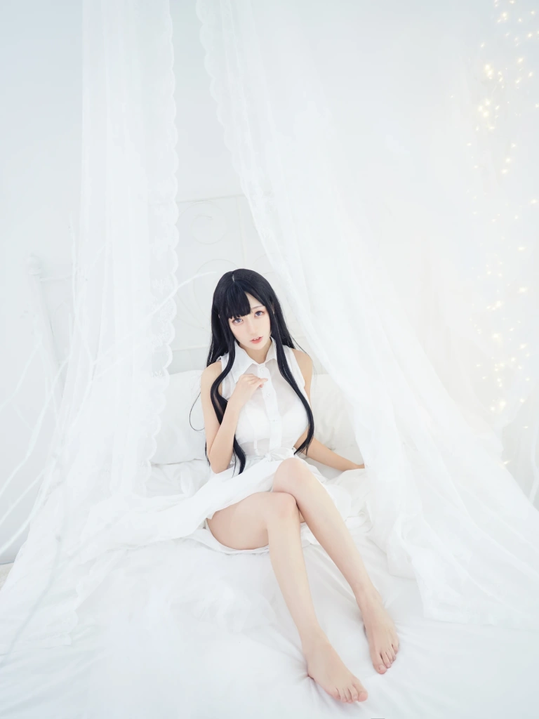 周叽是可爱兔兔《恶魔姐姐》主题写真：10张全套美图