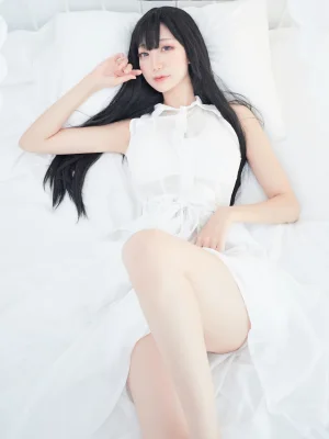 周叽是可爱兔兔《恶魔姐姐》主题写真：10张全套美图