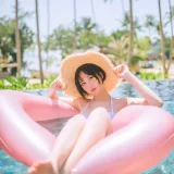 念雪《白色泳衣》主题写真：30张全套美图