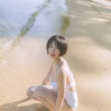 念雪《白色泳衣》主题写真：30张全套美图