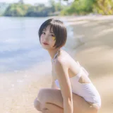 念雪《白色泳衣》主题写真：30张全套美图