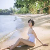 念雪《白色泳衣》主题写真：30张全套美图