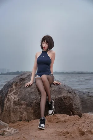 轩萧学姐《NO.17 – 沙滩竞泳》主题写真：45张全套美图