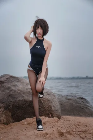 轩萧学姐《NO.17 – 沙滩竞泳》主题写真：45张全套美图