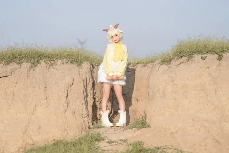 蠢沫沫《懒羊羊cos》主题写真：20张全套美图