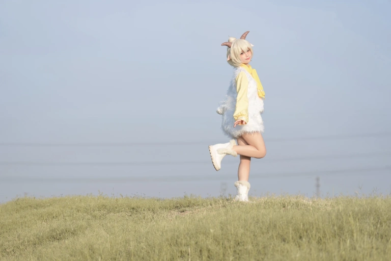 蠢沫沫《懒羊羊cos》主题写真：20张全套美图