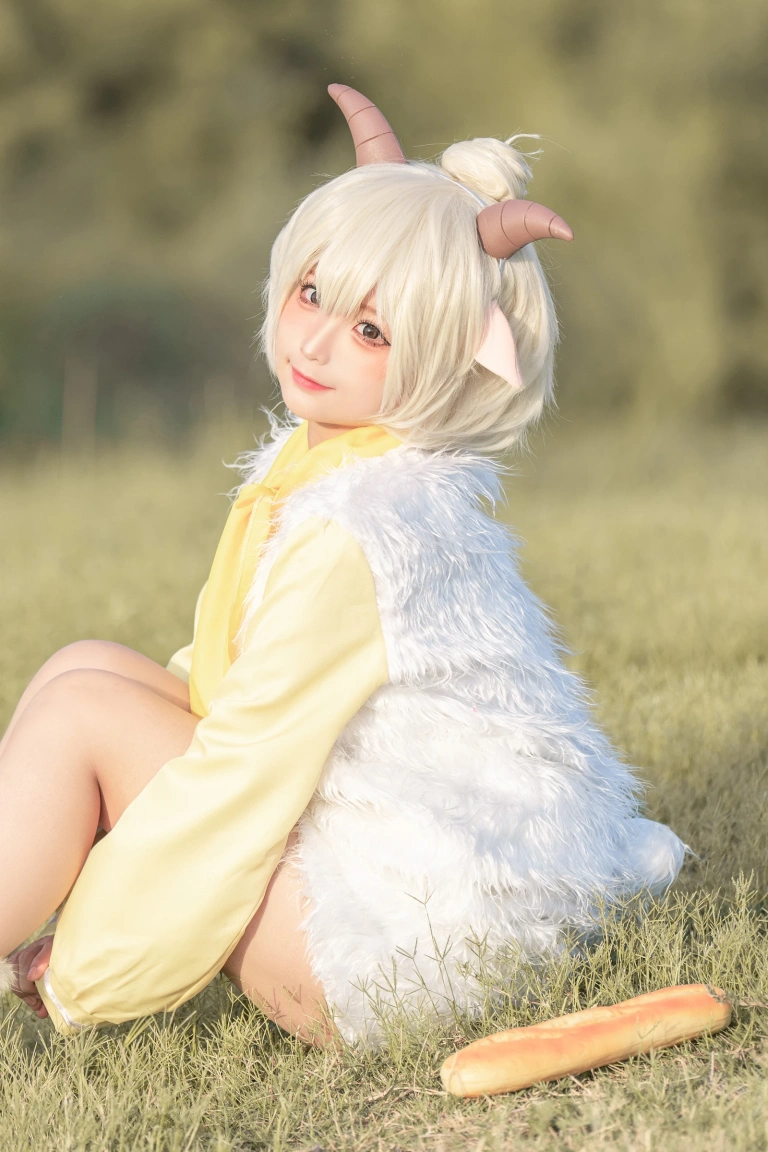 蠢沫沫《懒羊羊cos》主题写真：20张全套美图