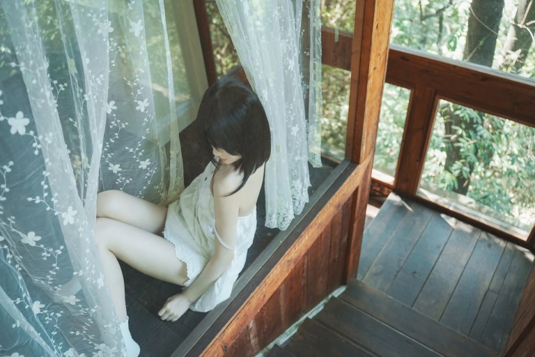 桜桃喵《森》主题写真：34张全套美图