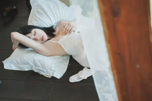 桜桃喵《森》主题写真：34张全套美图