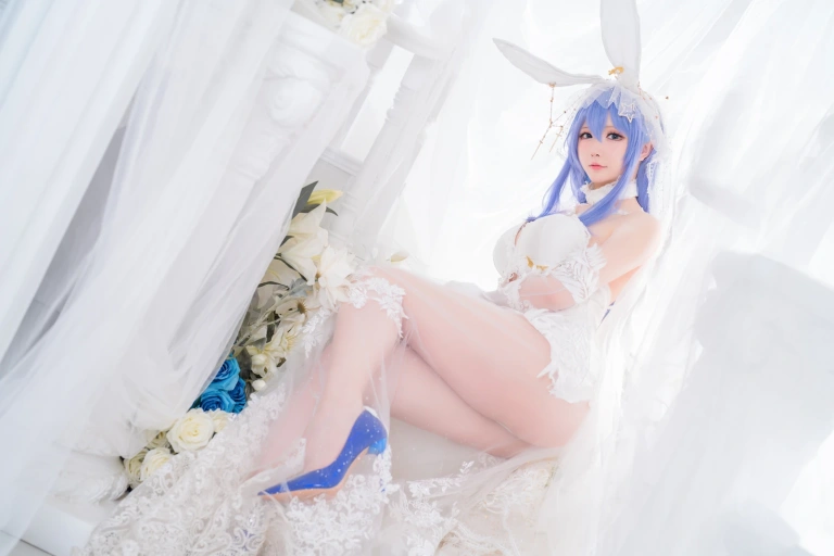 星之迟迟《碧蓝航线 花园兔女郎》主题写真：37张全套美图