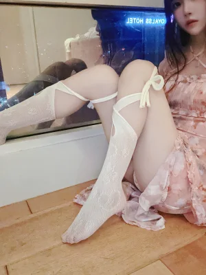 桜桃喵《花束自拍》主题写真：28张全套美图