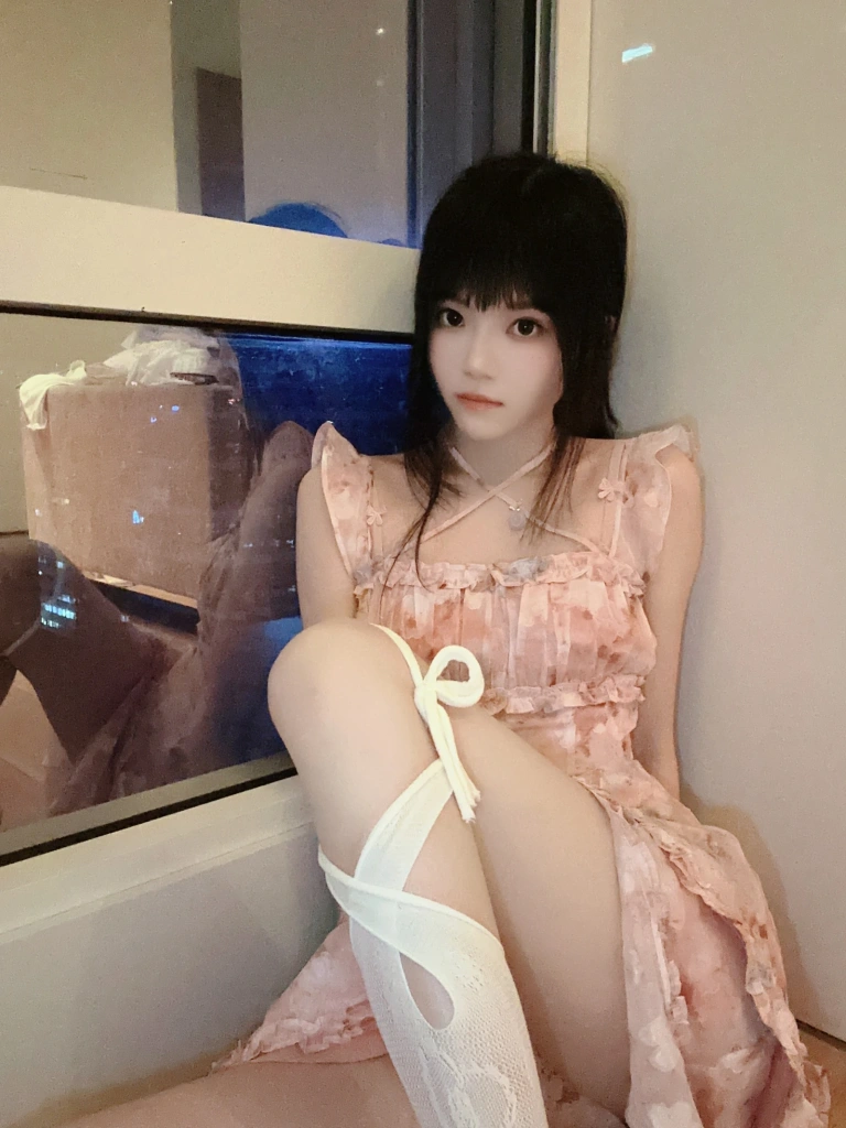 桜桃喵《花束自拍》主题写真：28张全套美图