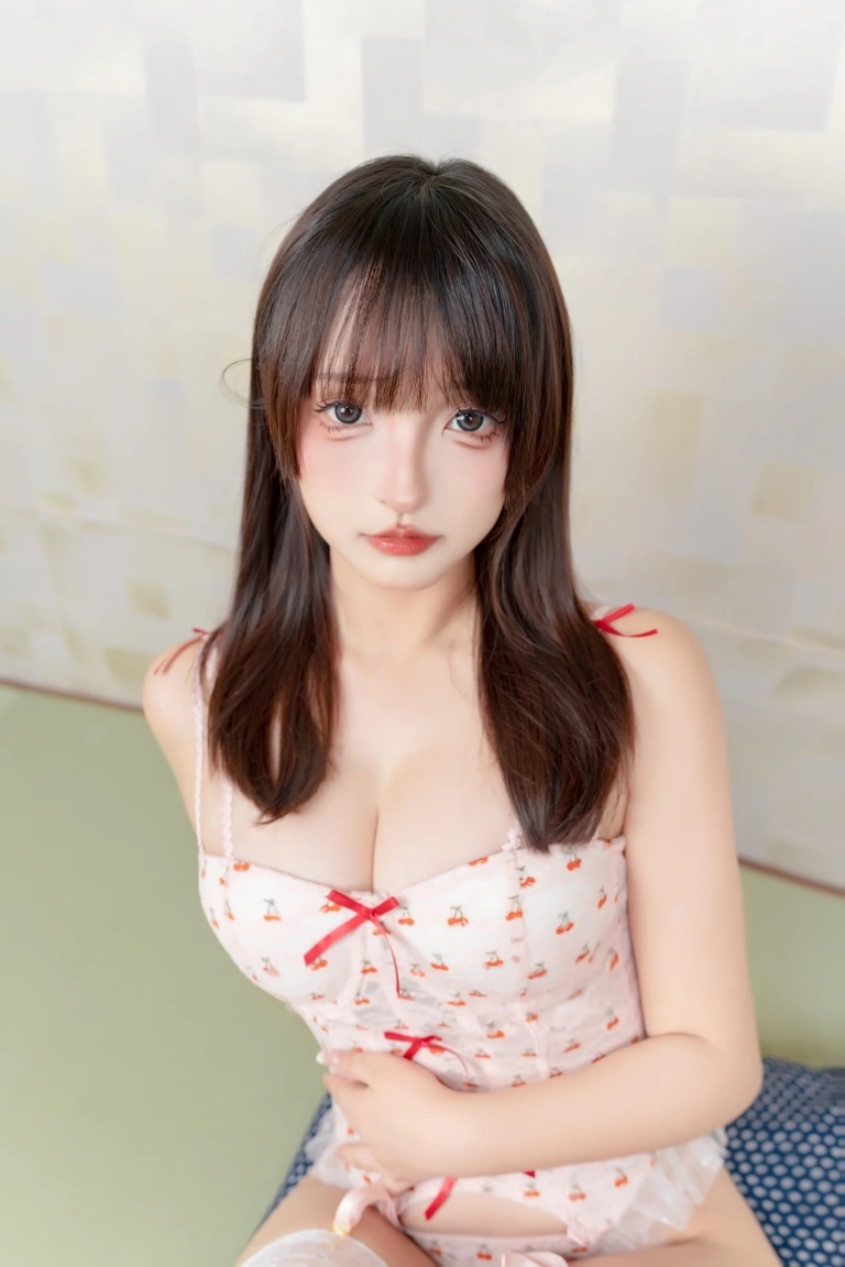 神楽坂真冬《第五季 序号42：《睡衣少女》》主题写真：75张全套美图，含2个视频