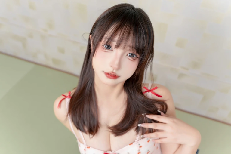 神楽坂真冬《第五季 序号42：《睡衣少女》》主题写真：75张全套美图，含2个视频