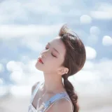 桜桃喵《发光的海》主题写真：18张全套美图