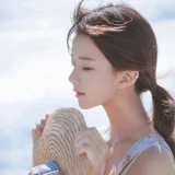 桜桃喵《发光的海》主题写真：18张全套美图