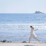 桜桃喵《发光的海》主题写真：18张全套美图