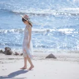 桜桃喵《发光的海》主题写真：18张全套美图
