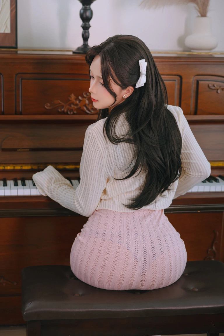 日奈娇(椎名莜)《钢琴老师》主题写真：215张全套美图，含5个视频