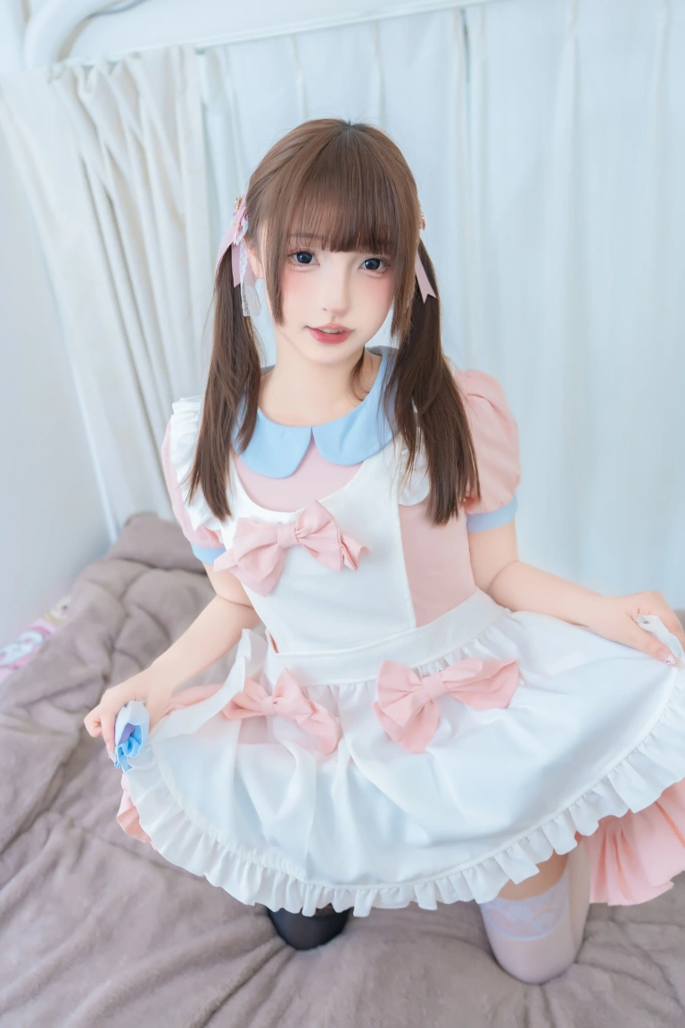 神楽坂真冬《第五季 序号45：《小小女仆》》主题写真：75张全套美图，含2个视频