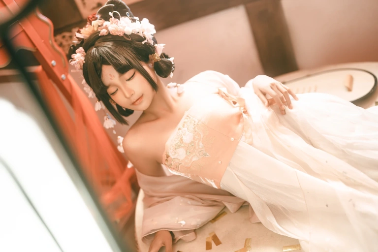 蠢沫沫《弦》主题写真：33张全套美图