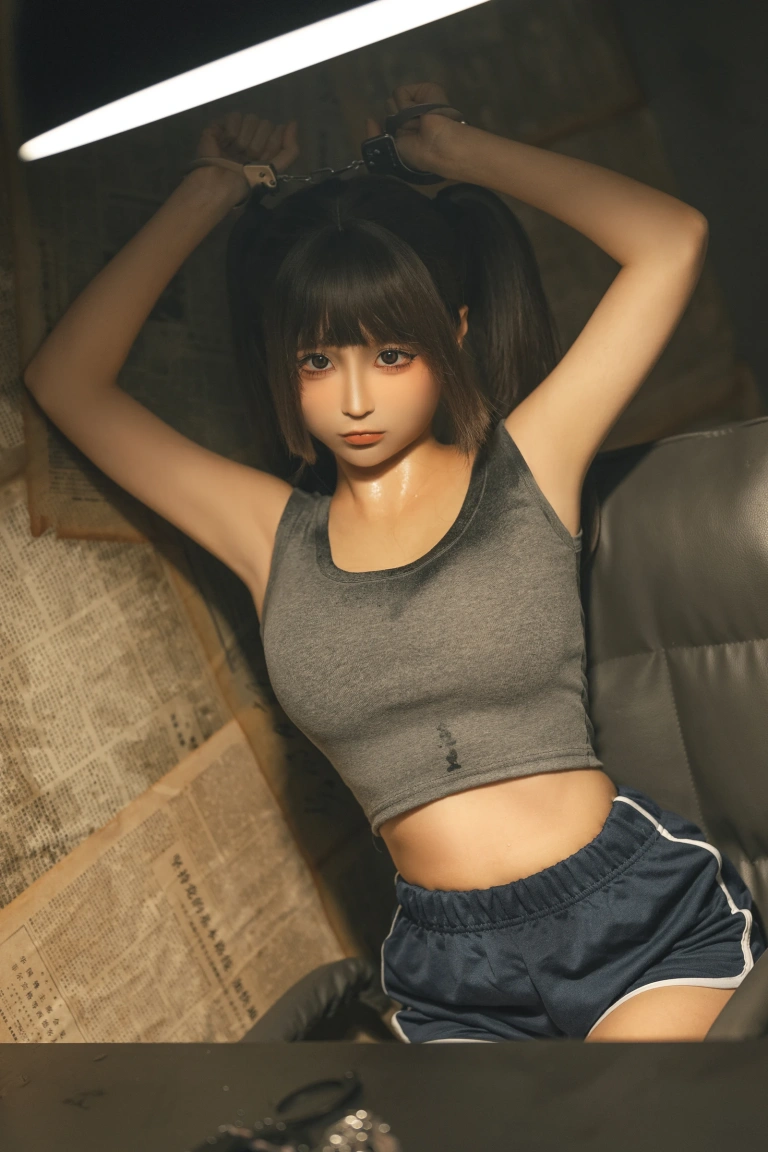 蠢沫沫《审讯》主题写真：140张全套美图