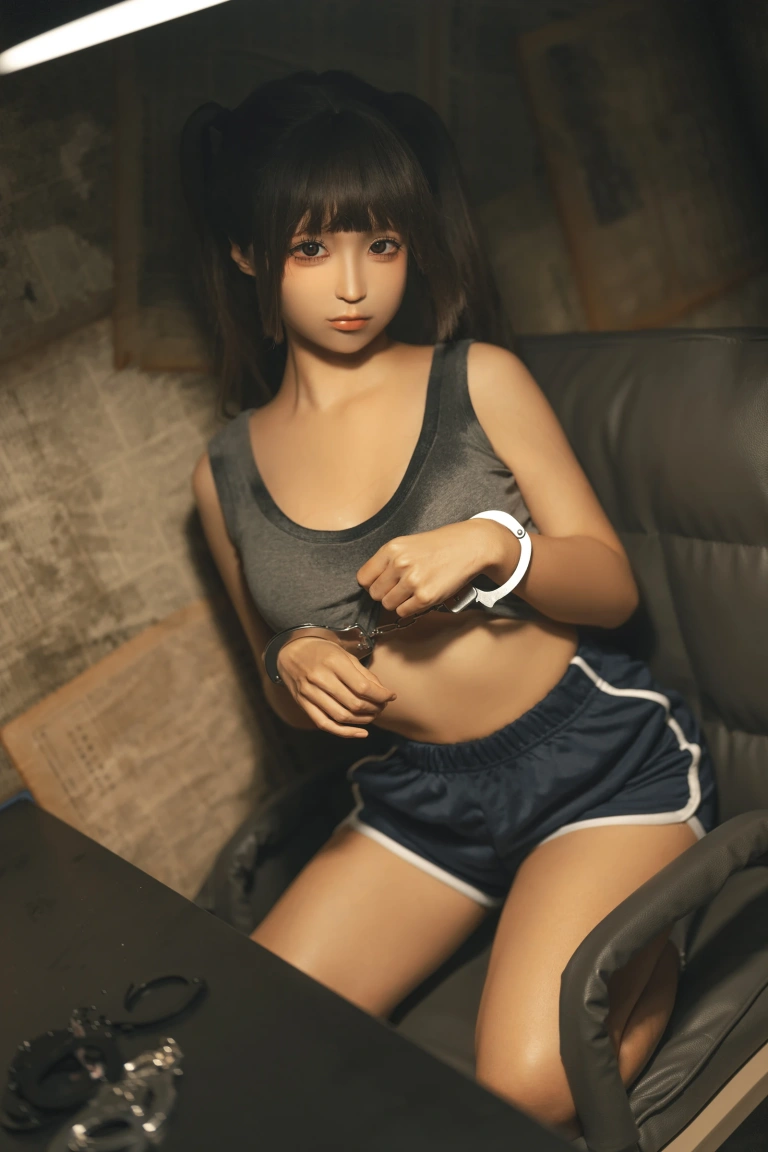 蠢沫沫《审讯》主题写真：140张全套美图