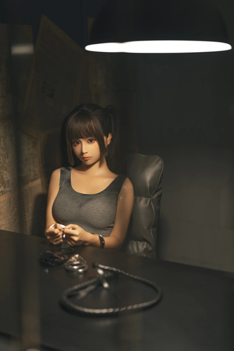 蠢沫沫《审讯》主题写真：140张全套美图