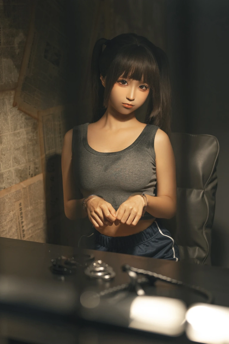 蠢沫沫《审讯》主题写真：140张全套美图