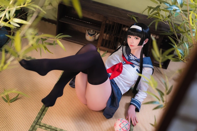 星之迟迟《2022月度计划 9月套图B 莲花JK》主题写真：36张全套美图