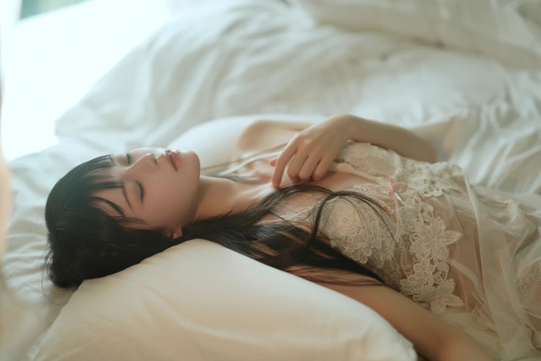 桜桃喵《软纱》主题写真：51张全套美图
