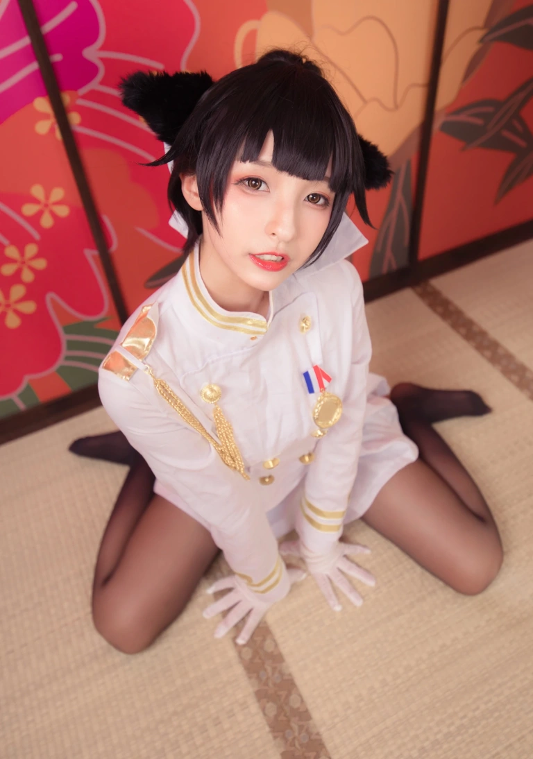 神楽坂真冬《指挥官很忙》主题写真：131张全套美图，含1个视频