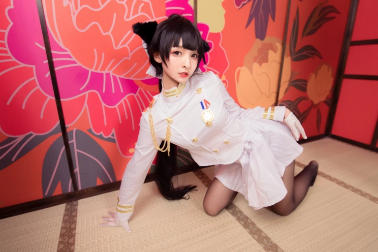 神楽坂真冬《指挥官很忙》主题写真：131张全套美图，含1个视频