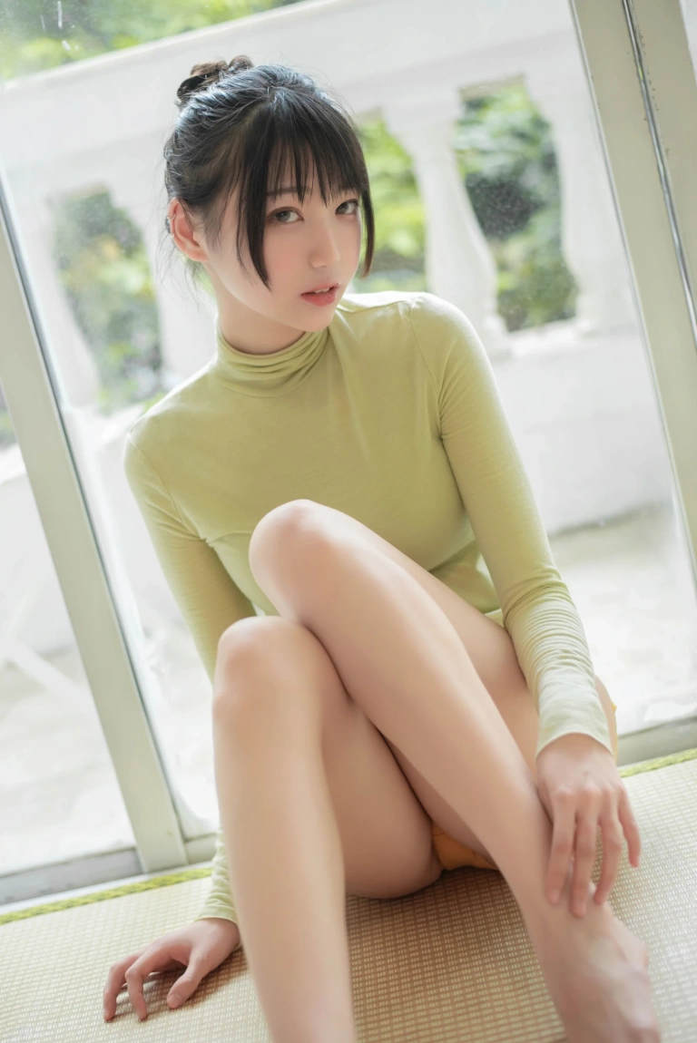 周叽是可爱兔兔《小清新居家服》主题写真：16张全套美图
