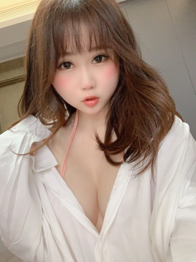 依酱《尾巴》主题写真：24张全套美图