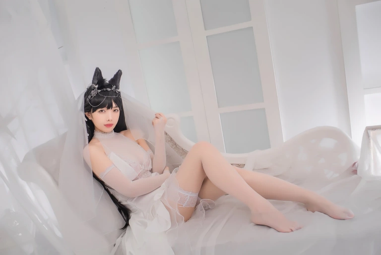 雯仔不讲道理《爱宕花嫁》主题写真：32张全套美图