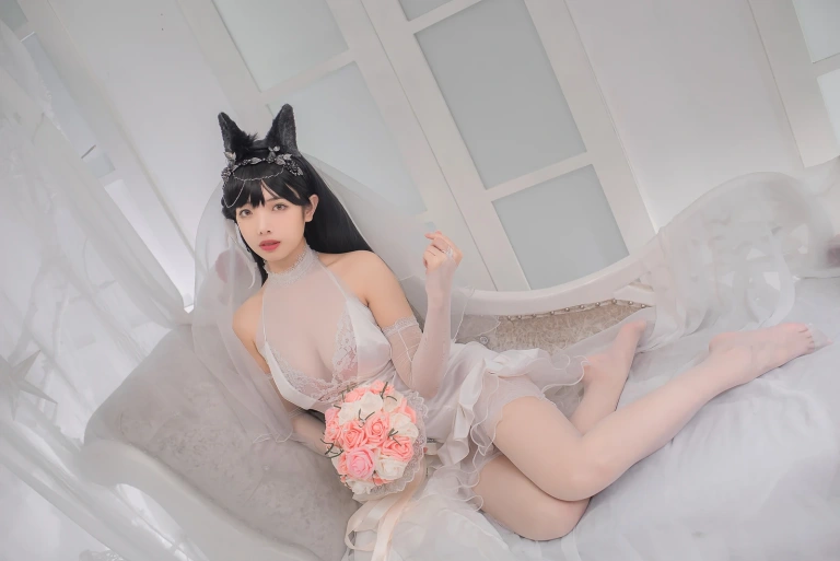 雯仔不讲道理《爱宕花嫁》主题写真：32张全套美图