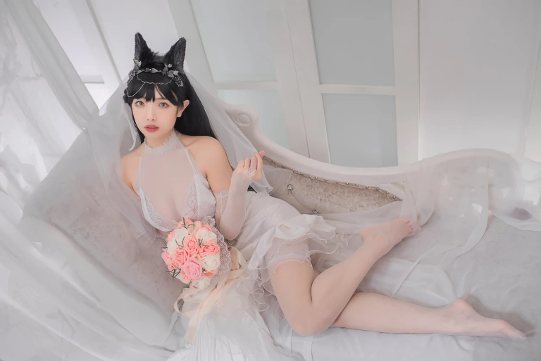 雯仔不讲道理《爱宕花嫁》主题写真：32张全套美图