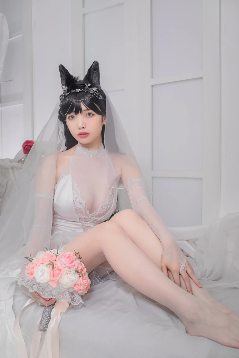 雯仔不讲道理《爱宕花嫁》主题写真：32张全套美图