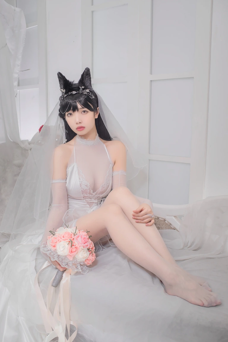 雯仔不讲道理《爱宕花嫁》主题写真：32张全套美图