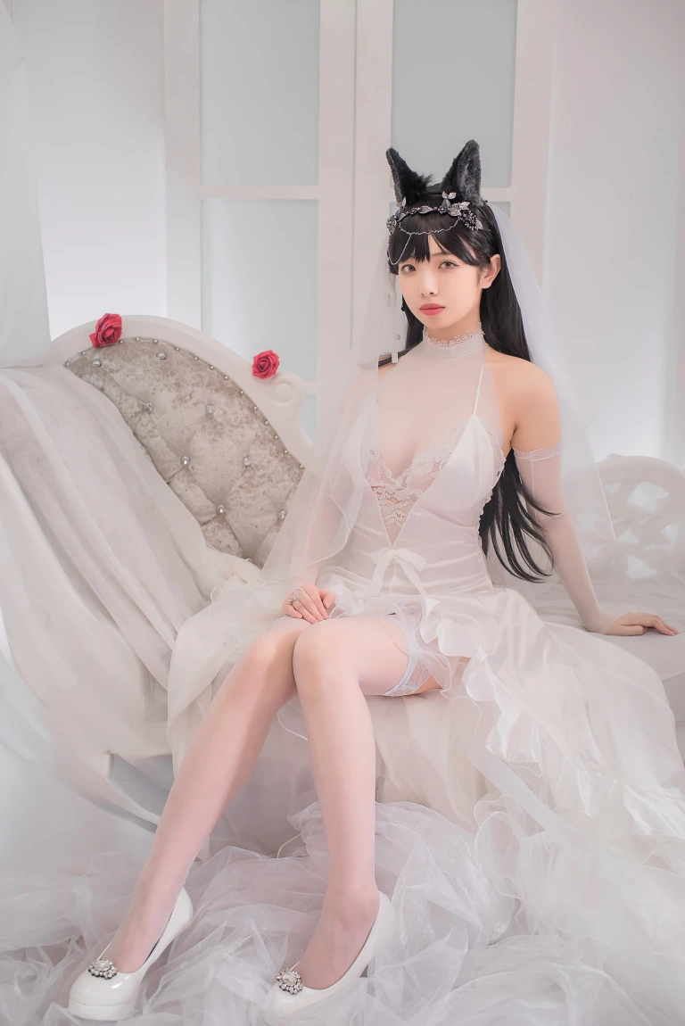 雯仔不讲道理《爱宕花嫁》主题写真：32张全套美图
