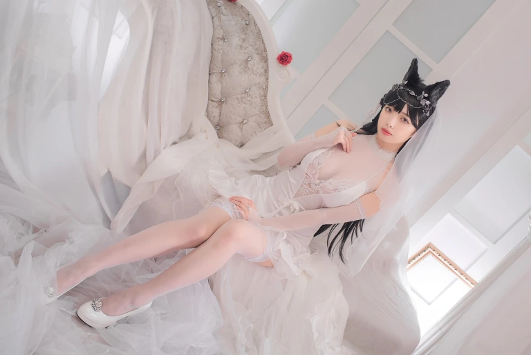 雯仔不讲道理《爱宕花嫁》主题写真：32张全套美图