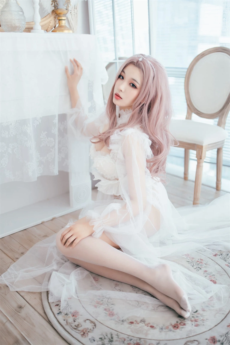 轩萧学姐《NO.18 – 花嫁》主题写真：32张全套美图