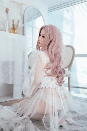 轩萧学姐《NO.18 – 花嫁》主题写真：32张全套美图