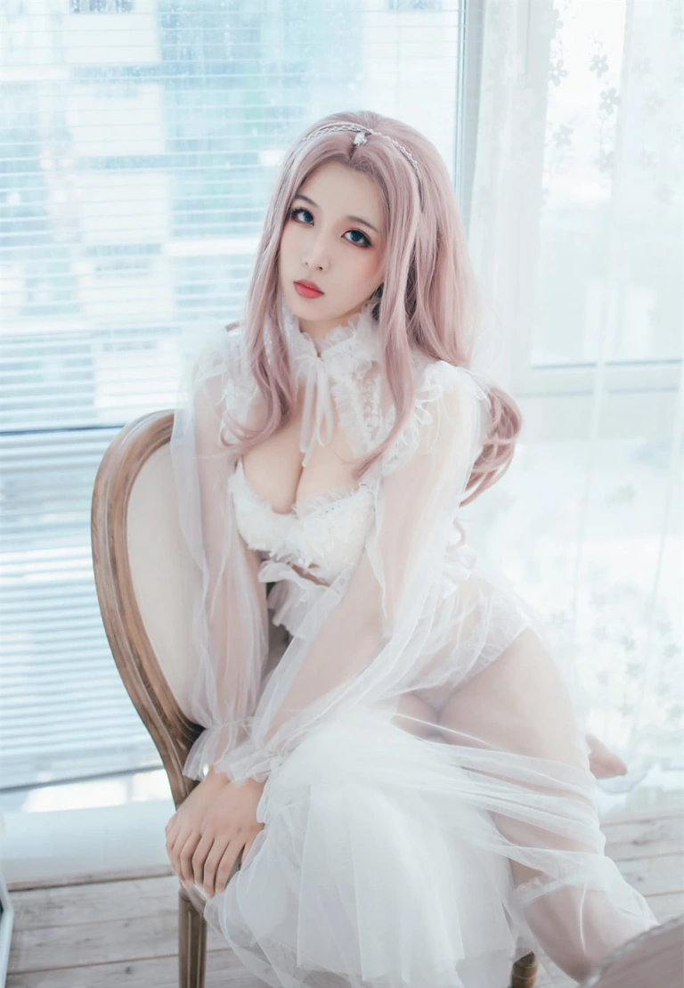 轩萧学姐《NO.18 – 花嫁》主题写真：32张全套美图