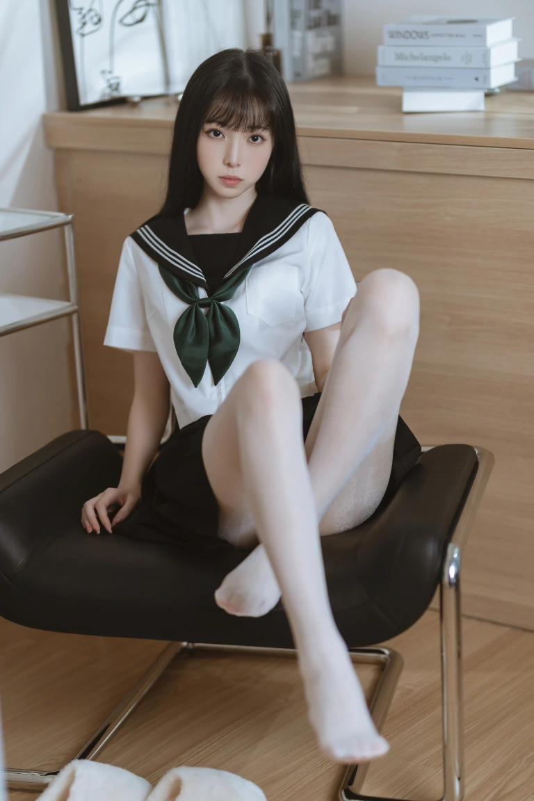 许岚《白丝水手服》主题写真：40张全套美图